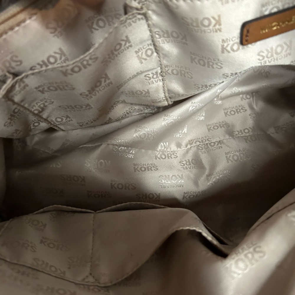 New Michael Kors Grayson Duffel-Style Satchel - Picture 8 of 9